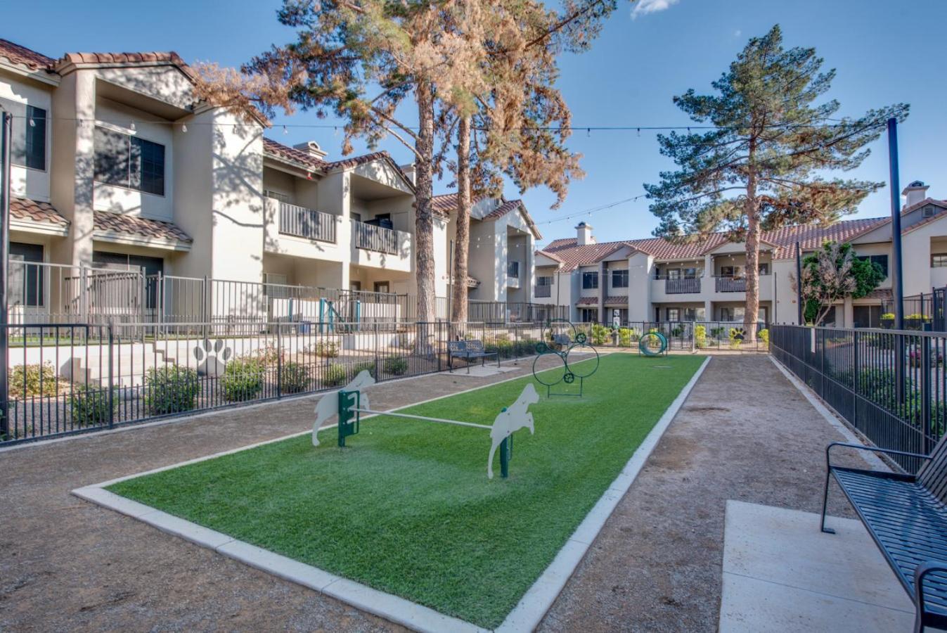 Charming 2br-pool, Yoga Rm, Gym, Cabanas, Bbqprkng Apartment Scottsdale