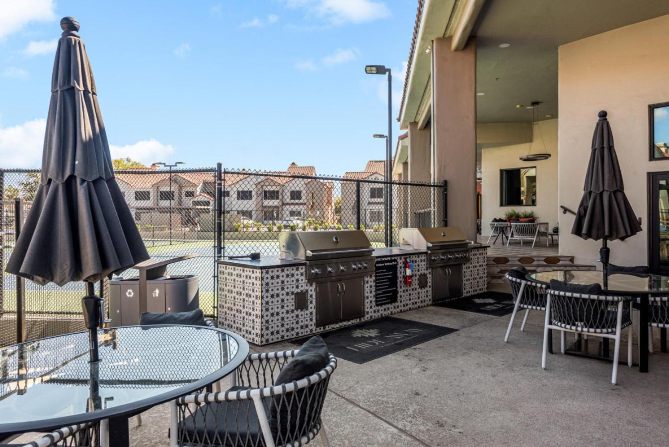 Charming 2br-pool, Yoga Rm, Gym, Cabanas, Bbqprkng Scottsdale