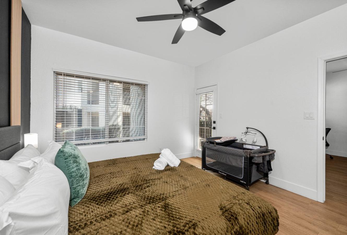 Charming 2br-pool, Yoga Rm, Gym, Cabanas, Bbqprkng