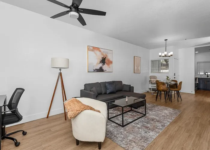 Charming 2Br-Pool, Yoga Rm, Gym, Cabanas, Bbqprkng