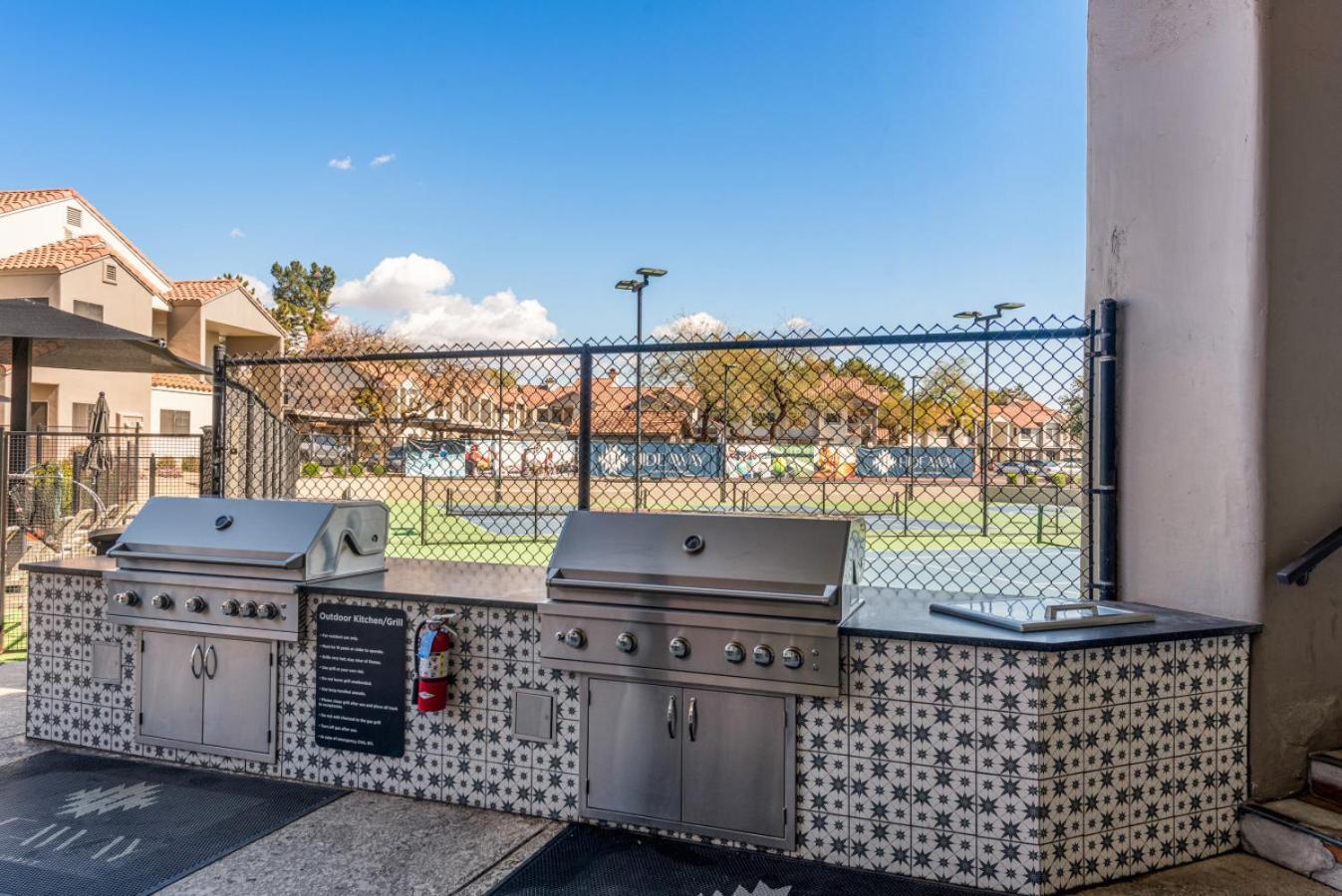 Charming 2br-pool, Yoga Rm, Gym, Cabanas, Bbqprkng Apartment