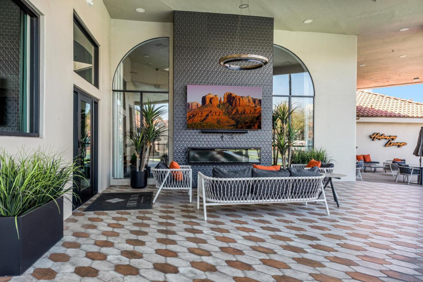 Charming 2br-pool, Yoga Rm, Gym, Cabanas, Bbqprkng Apartment Scottsdale