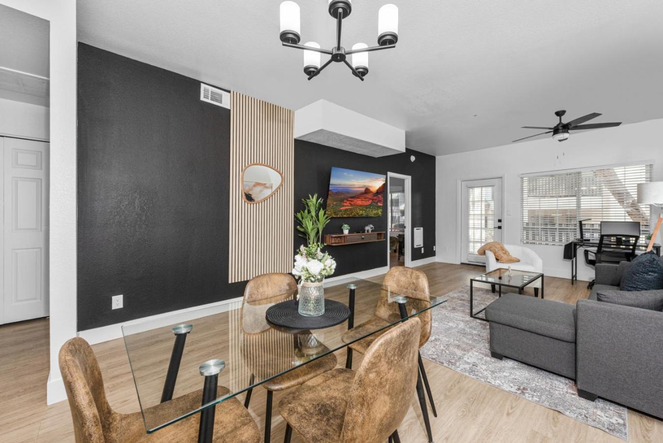 Apartment Charming 2br-pool, Yoga Rm, Gym, Cabanas, Bbqprkng Scottsdale