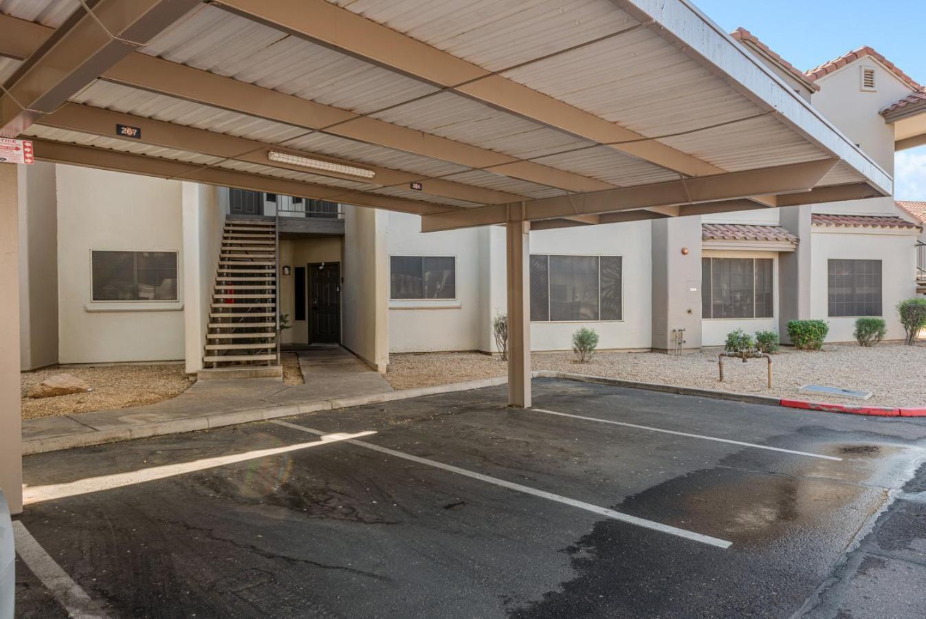 Charming 2br-pool, Yoga Rm, Gym, Cabanas, Bbqprkng * Scottsdale