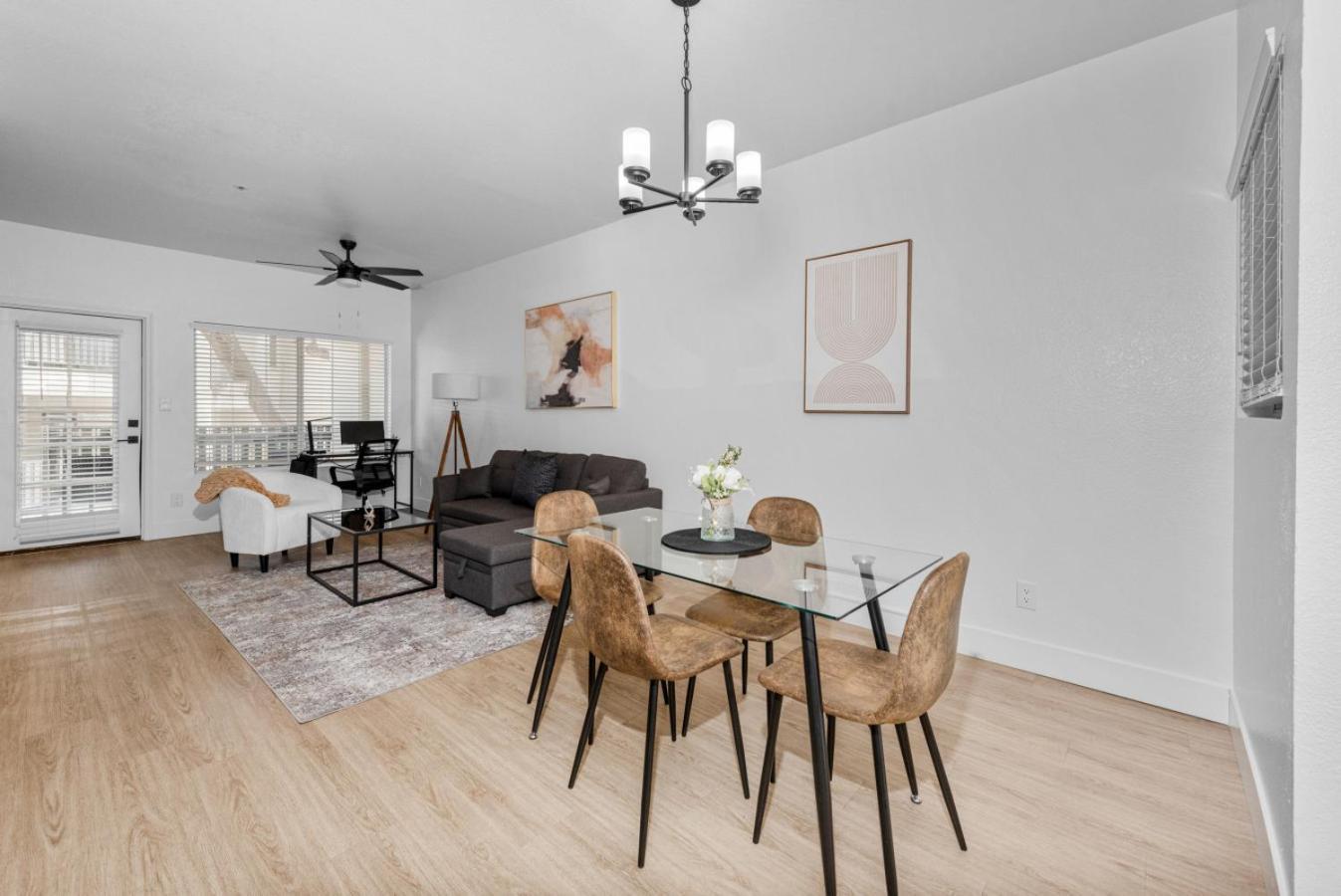 Charming 2br-pool, Yoga Rm, Gym, Cabanas, Bbqprkng