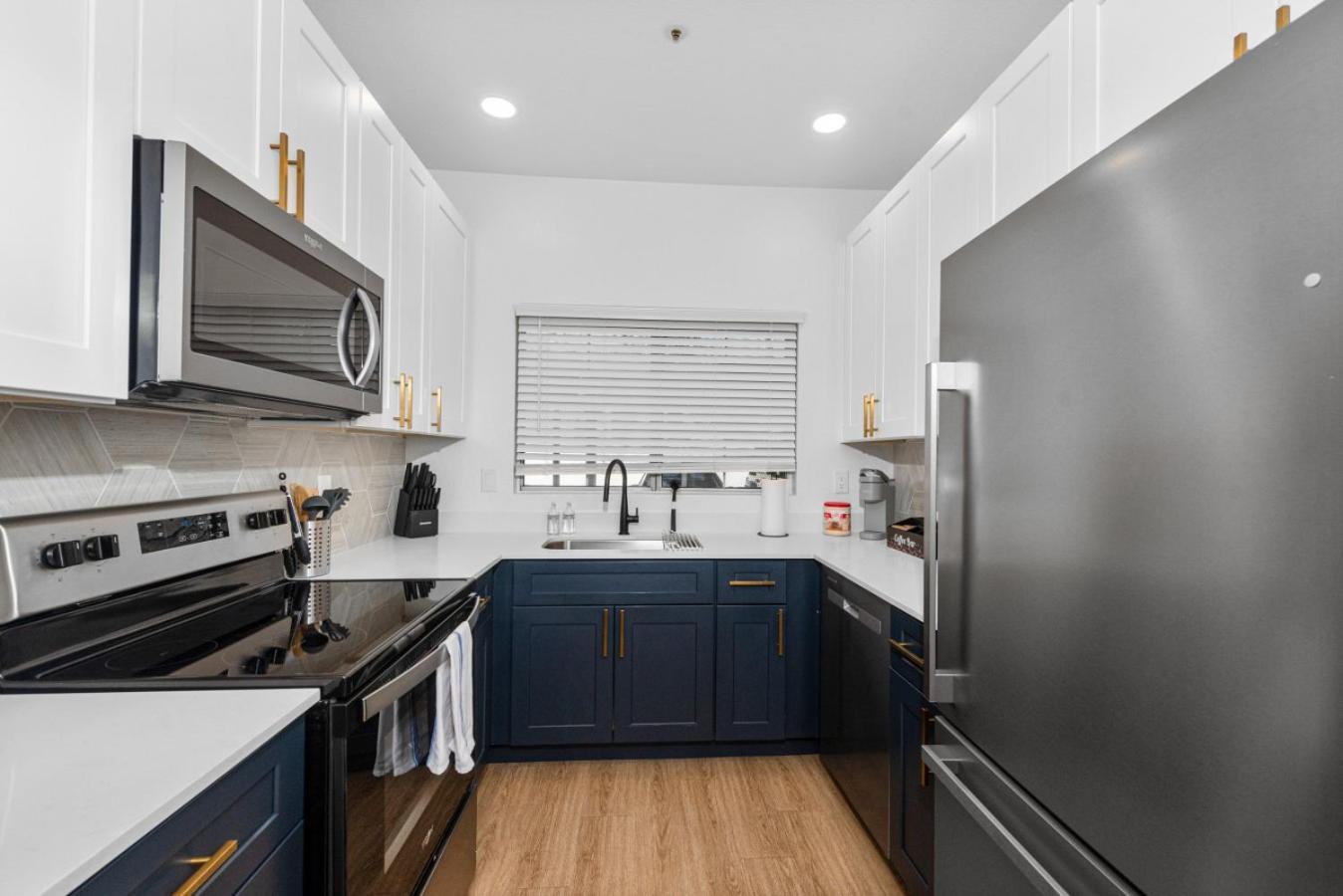 Charming 2br-pool, Yoga Rm, Gym, Cabanas, Bbqprkng Scottsdale