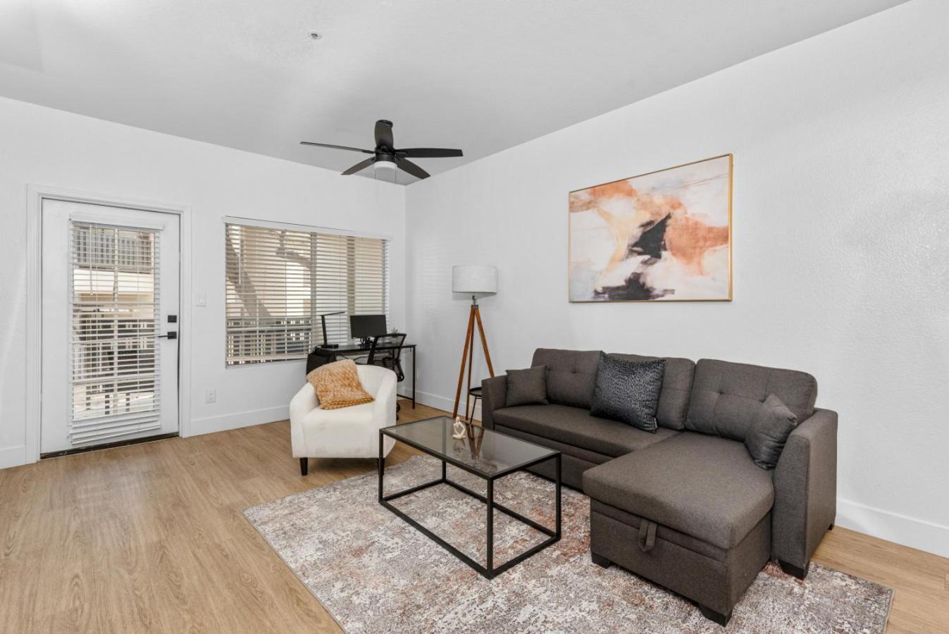 Charming 2br-pool, Yoga Rm, Gym, Cabanas, Bbqprkng Apartment